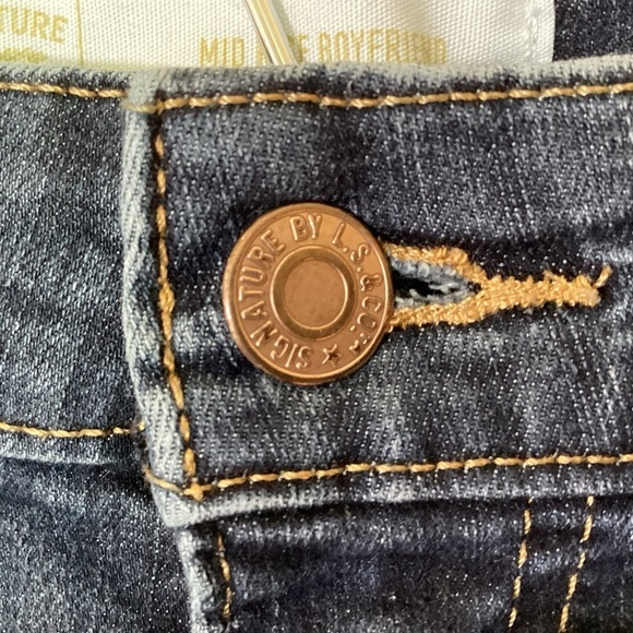 Signature By Levi Strauss Mid-rise Boyfriend Denim Distressed Jeans. Size 14 - Picture 3 of 9